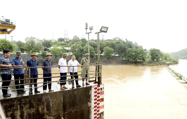 Yêu cầu thủy điện đảm bảo an toàn cho người dân khi xả lũ khẩn cấp - Ảnh 1. Yêu cầu thủy điện đảm bảo an toàn cho người dân khi xả lũ khẩn cấp - Ảnh 1.