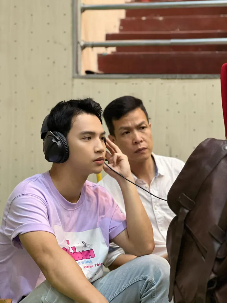 Đoàn làm phim Những nẻo đường gần xa đóng máy - Ảnh 3. Đoàn làm phim Những nẻo đường gần xa đóng máy - Ảnh 3.