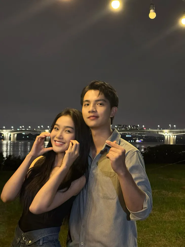 Đoàn làm phim Những nẻo đường gần xa đóng máy - Ảnh 11. Đoàn làm phim Những nẻo đường gần xa đóng máy - Ảnh 11.