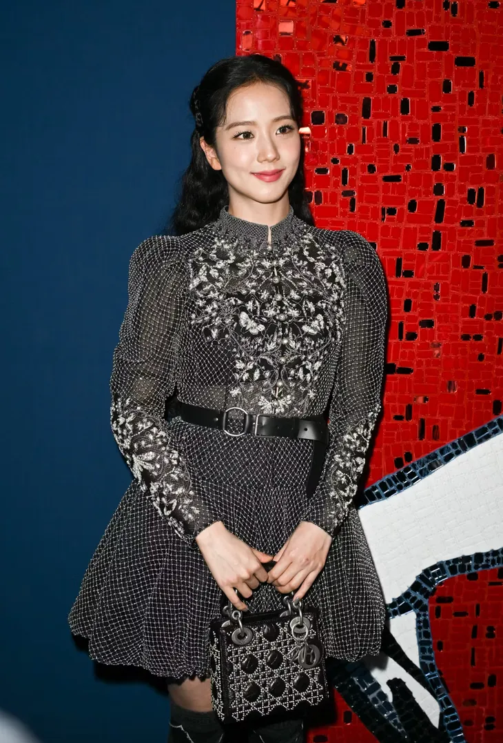Jisoo (BLACKPINK) - Ngôi sao có tầm ảnh hưởng nhất tại sự kiện thời trang Paris 2024 - Ảnh 1. Jisoo (BLACKPINK) - Ngôi sao có tầm ảnh hưởng nhất tại sự kiện thời trang Paris 2024 - Ảnh 1.