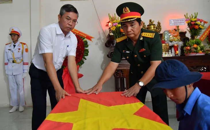 Đưa 27 hài cốt liệt sĩ hy sinh tại Campuchia về nước - Ảnh 3. Đưa 27 hài cốt liệt sĩ hy sinh tại Campuchia về nước - Ảnh 3.