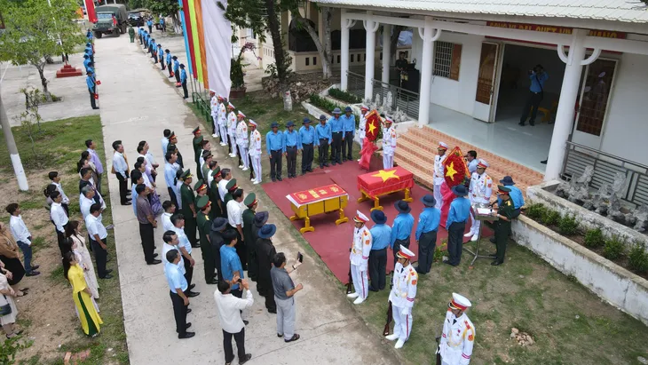 Đưa 27 hài cốt liệt sĩ hy sinh tại Campuchia về nước - Ảnh 2. Đưa 27 hài cốt liệt sĩ hy sinh tại Campuchia về nước - Ảnh 2.