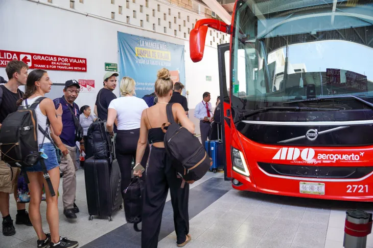 Bão Beryl hướng tới quần đảo Cayman, Mexico sau khi tấn công Jamaica, số người thiệt mạng tăng lên 9 - Ảnh 3. Bão Beryl hướng tới quần đảo Cayman, Mexico sau khi tấn công Jamaica, số người thiệt mạng tăng lên 9 - Ảnh 3.