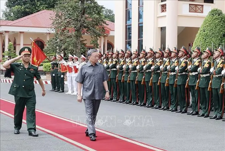 Chủ tịch nước thăm Lữ đoàn Công binh 25, Quân khu 9 - Ảnh 1.
