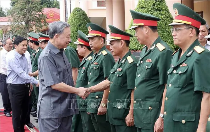 Chủ tịch nước thăm Lữ đoàn Công binh 25, Quân khu 9 - Ảnh 2.