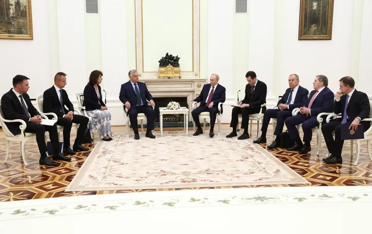 Hungary muốn làm trung gian hòa giải Nga - Ukraine - Ảnh 1. Hungary muốn làm trung gian hòa giải Nga - Ukraine - Ảnh 1.
