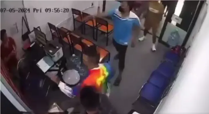 Điều tra vụ nam nhân viên nhà xe ở Hà Nội bị đánh hội đồng - Ảnh 1. Điều tra vụ nam nhân viên nhà xe ở Hà Nội bị đánh hội đồng - Ảnh 1.