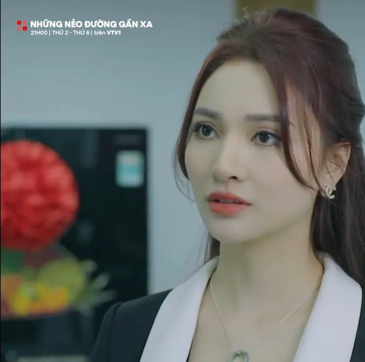Những nẻo đường gần xa - Tập 31: Dũng khó chịu vì Hùng thân thiết với sếp Yên - Ảnh 5. Những nẻo đường gần xa - Tập 31: Dũng khó chịu vì Hùng thân thiết với sếp Yên - Ảnh 5.