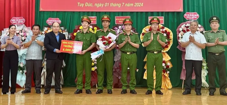 Bắt giữ đôi vợ chồng mua 1 bánh heroin về bán lẻ - Ảnh 2. Bắt giữ đôi vợ chồng mua 1 bánh heroin về bán lẻ - Ảnh 2.