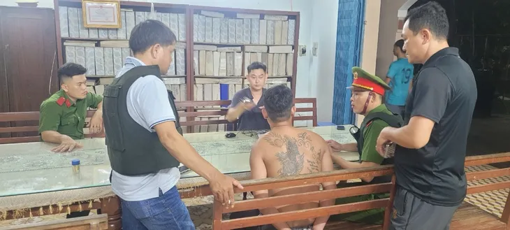 Bắt nhóm chém người ở Gia Lai chạy trốn đến Quảng Ngãi - Ảnh 2. Bắt nhóm chém người ở Gia Lai chạy trốn đến Quảng Ngãi - Ảnh 2.