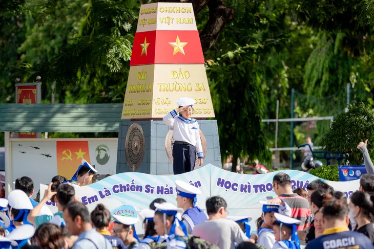 Khánh Hòa: Khai mạc chương trình Chúng em là chiến sỹ Hải quân năm 2024 - Ảnh 12. Khánh Hòa: Khai mạc chương trình Chúng em là chiến sỹ Hải quân năm 2024 - Ảnh 12.