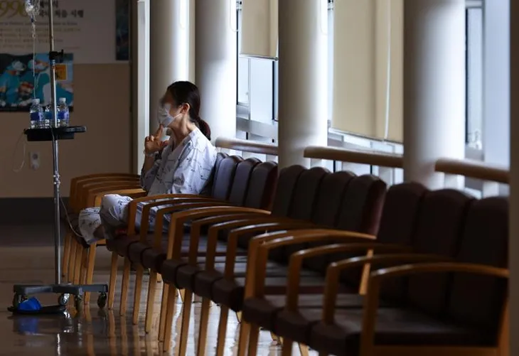 Hàn Quốc bãi bỏ mọi biện pháp hành chính đối với bác sĩ thực tập đình công - Ảnh 1. Hàn Quốc bãi bỏ mọi biện pháp hành chính đối với bác sĩ thực tập đình công - Ảnh 1.