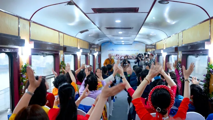 Vẻ đẹp mới lạ qua video clip mới nhất về Du lịch đường sắt - Ảnh 8. Vẻ đẹp mới lạ qua video clip mới nhất về Du lịch đường sắt - Ảnh 8.