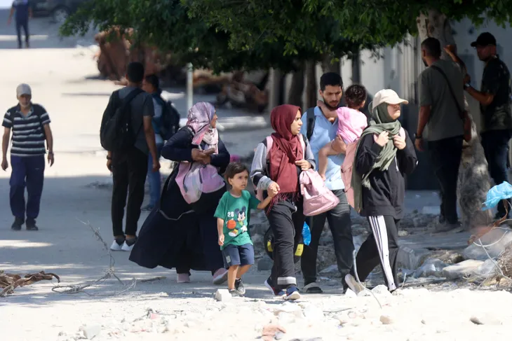 Israel mở rộng vùng sơ tán ở Gaza khi trận chiến dữ dội nổ ra - Ảnh 1.