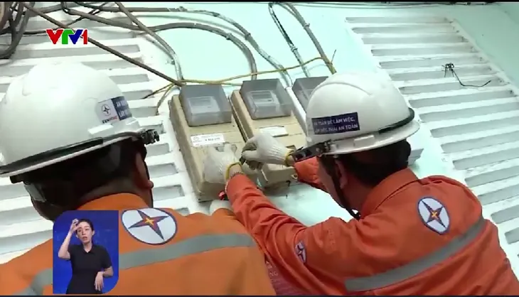 Mất an toàn điện tại các chung cư cũ - Ảnh 3. Mất an toàn điện tại các chung cư cũ - Ảnh 3.