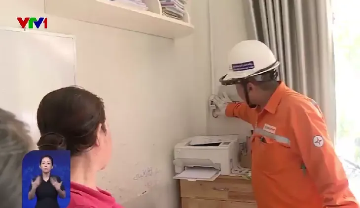 Mất an toàn điện tại các chung cư cũ - Ảnh 4. Mất an toàn điện tại các chung cư cũ - Ảnh 4.