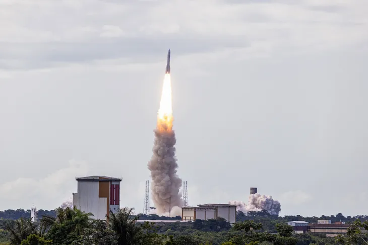 Châu Âu phóng thành công tên lửa Ariane 6 - Ảnh 1. Châu Âu phóng thành công tên lửa Ariane 6 - Ảnh 1.