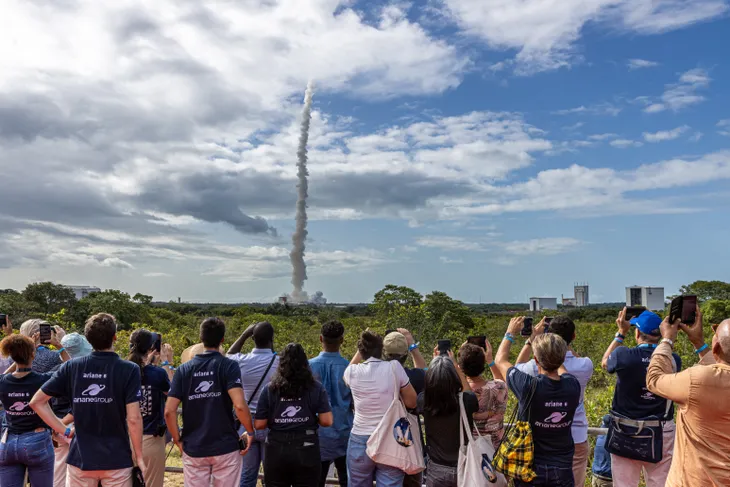 Châu Âu phóng thành công tên lửa Ariane 6 - Ảnh 2. Châu Âu phóng thành công tên lửa Ariane 6 - Ảnh 2.