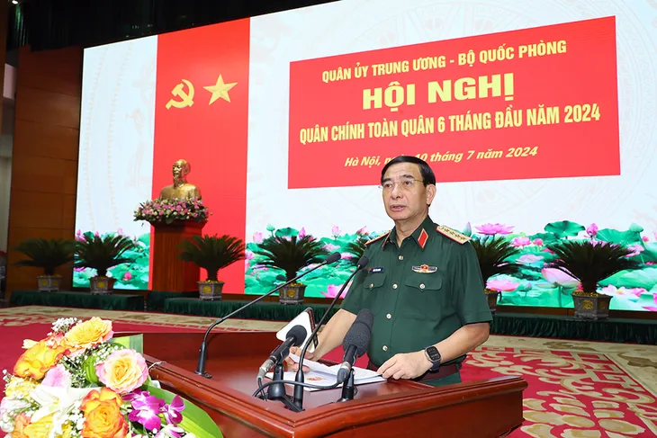 Thủ tướng Phạm Minh Chính dự Hội nghị Quân chính toàn quân 6 tháng đầu năm 2024 - Ảnh 2. Thủ tướng Phạm Minh Chính dự Hội nghị Quân chính toàn quân 6 tháng đầu năm 2024 - Ảnh 2.