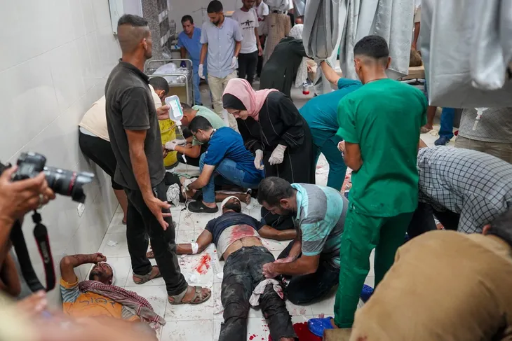 Israel không kích sát hại hàng chục dân thường Palestine đang xem trận đấu bóng đá - Ảnh 1. Israel không kích sát hại hàng chục dân thường Palestine đang xem trận đấu bóng đá - Ảnh 1.
