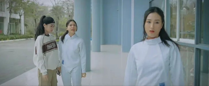 Những nẻo đường gần xa - Tập 33: Đông thừa nhận thích Vinh, nhẹ lòng vì không phải người thứ 3 - Ảnh 6. Những nẻo đường gần xa - Tập 33: Đông thừa nhận thích Vinh, nhẹ lòng vì không phải người thứ 3 - Ảnh 6.