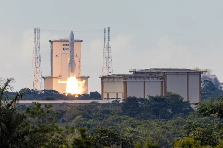 Phóng thành công tên lửa Ariane 6, châu Âu tái nhập cuộc đua không gian - Ảnh 1. Phóng thành công tên lửa Ariane 6, châu Âu tái nhập cuộc đua không gian - Ảnh 1.
