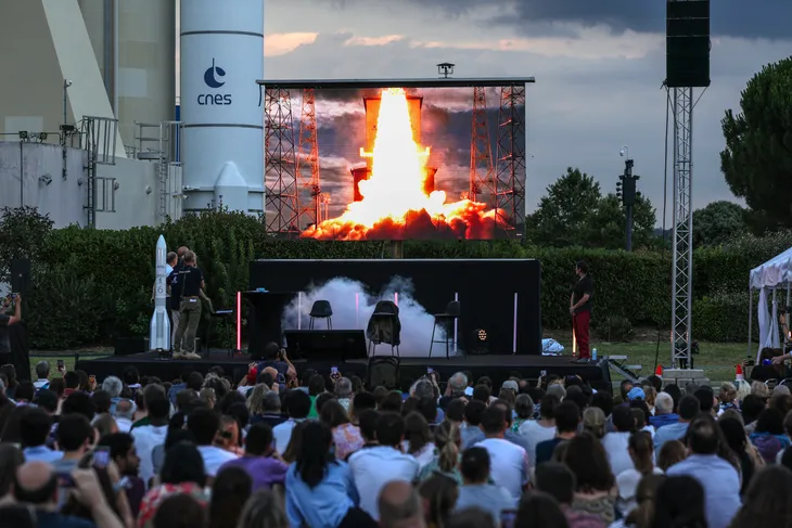 Phóng thành công tên lửa Ariane 6, châu Âu tái nhập cuộc đua không gian - Ảnh 2. Phóng thành công tên lửa Ariane 6, châu Âu tái nhập cuộc đua không gian - Ảnh 2.