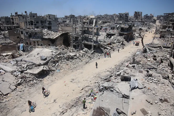 Israel ném bom thành phố Gaza khiến hàng chục người thiệt mạng - Ảnh 1. Israel ném bom thành phố Gaza khiến hàng chục người thiệt mạng - Ảnh 1.