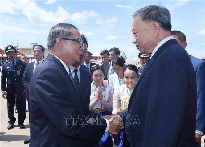 Chủ tịch nước Tô Lâm đến Phnom Penh, bắt đầu thăm cấp Nhà nước Vương quốc Campuchia - Ảnh 1. Chủ tịch nước Tô Lâm đến Phnom Penh, bắt đầu thăm cấp Nhà nước Vương quốc Campuchia - Ảnh 1.