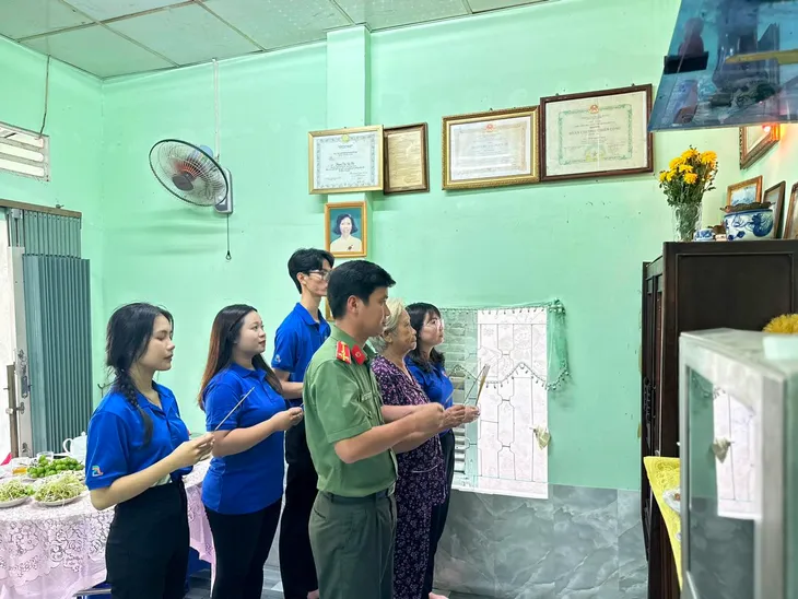 Tuổi trẻ Đồng Tháp và mô hình ‘bữa cơm tri ân” - Ảnh 2. Tuổi trẻ Đồng Tháp và mô hình ‘bữa cơm tri ân” - Ảnh 2.