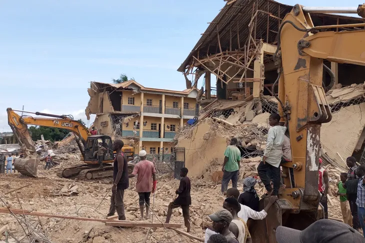 Sập trường học tại Nigeria, ít nhất 22 người thiệt mạng - Ảnh 1. Sập trường học tại Nigeria, ít nhất 22 người thiệt mạng - Ảnh 1.