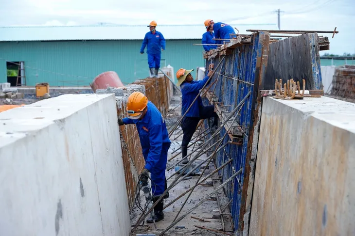 Thủ tướng: Phấn đấu hoàn thành 600km đường cao tốc trong nhiệm kỳ này - Ảnh 1. Thủ tướng: Phấn đấu hoàn thành 600km đường cao tốc trong nhiệm kỳ này - Ảnh 1.