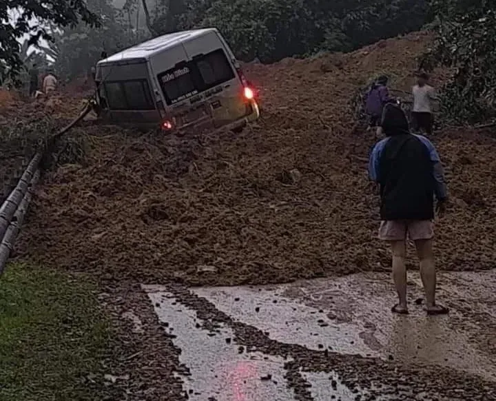 Vì sao Hà Giang sạt lở đất kinh hoàng, 11 người thiệt mạng? - Ảnh 1. Vì sao Hà Giang sạt lở đất kinh hoàng, 11 người thiệt mạng? - Ảnh 1.