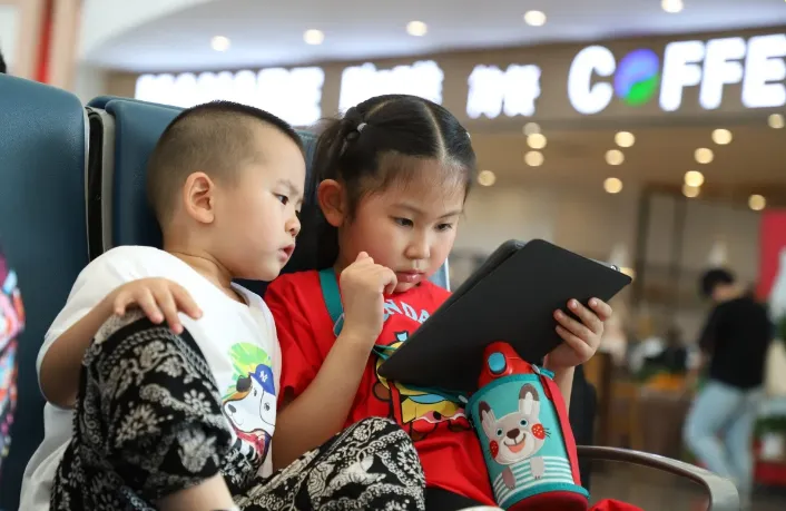Trung Quốc mở chiến dịch Gạn đục khơi trong tăng cường bảo vệ trẻ em trên môi trường mạng - Ảnh 1. Trung Quốc mở chiến dịch Gạn đục khơi trong tăng cường bảo vệ trẻ em trên môi trường mạng - Ảnh 1.
