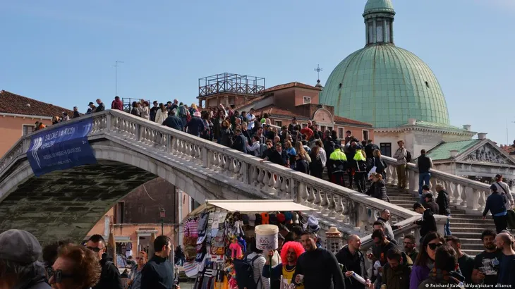Giá vé tham quan Venice sẽ tăng vào năm 2025 nhằm giảm lượng du khách - Ảnh 1. Giá vé tham quan Venice sẽ tăng vào năm 2025 nhằm giảm lượng du khách - Ảnh 1.