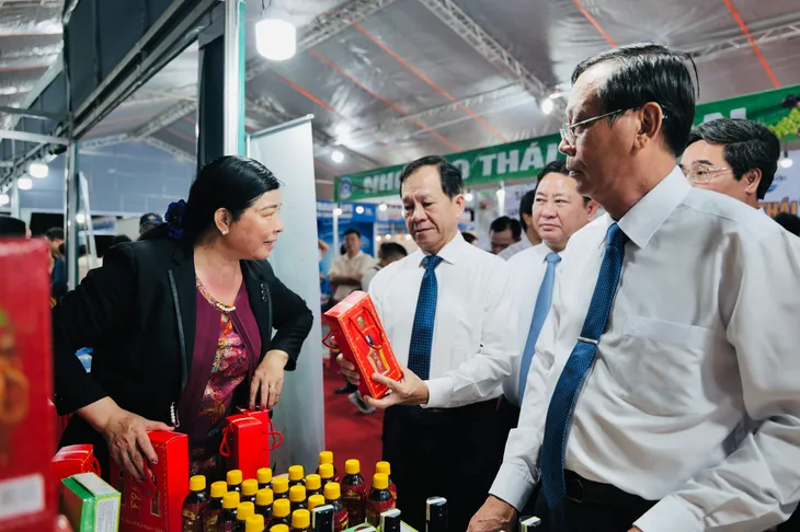 Ninh Thuận mang đặc sản mời người dân Đà Nẵng - Ảnh 4. Ninh Thuận mang đặc sản mời người dân Đà Nẵng - Ảnh 4.