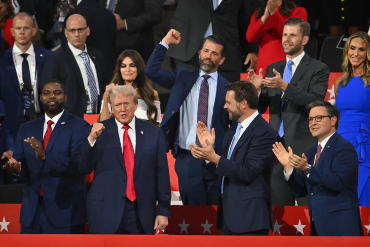Chân dung phó tướng của ứng viên Tổng thống Mỹ Donald Trump - Ảnh 3. Chân dung phó tướng của ứng viên Tổng thống Mỹ Donald Trump - Ảnh 3.