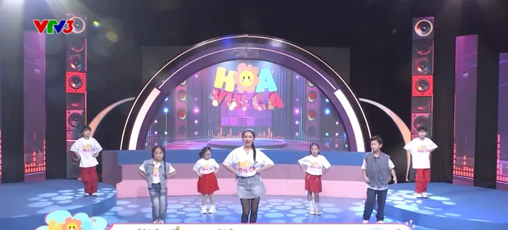 Hoa vui ca: Những động tác mới của Tiếng ve gọi hè - Ảnh 1. Hoa vui ca: Những động tác mới của Tiếng ve gọi hè - Ảnh 1.