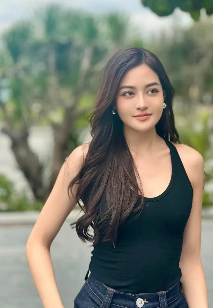 Mạnh Trường tình tứ bên vợ, Phương Oanh khoe ngoại hình mẹ hai con quyến rũ - Ảnh 7. Mạnh Trường tình tứ bên vợ, Phương Oanh khoe ngoại hình mẹ hai con quyến rũ - Ảnh 7.