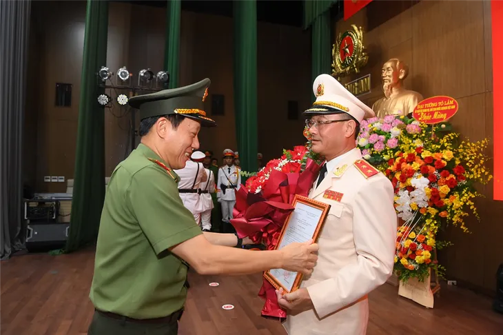 Thủ tướng bổ nhiệm 2 tân Thứ trưởng Bộ Công an - Ảnh 2.