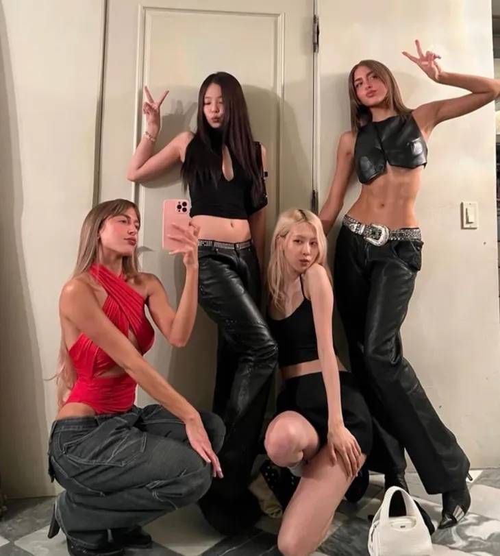 Jennie (BLACKPINK) lần đầu xuất hiện sau lùm xùm hút thuốc - Ảnh 1. Jennie (BLACKPINK) lần đầu xuất hiện sau lùm xùm hút thuốc - Ảnh 1.