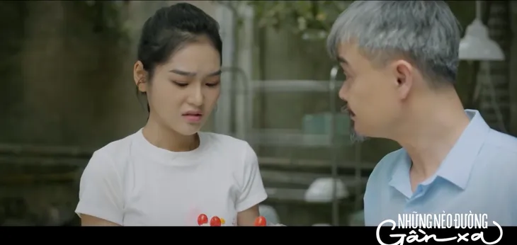 Những nẻo đường gần xa - Tập 40: Dũng khóc lóc xin Hùng đẩy thuyền với Đông - Ảnh 4. Những nẻo đường gần xa - Tập 40: Dũng khóc lóc xin Hùng đẩy thuyền với Đông - Ảnh 4.