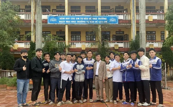 “Cú đúp” kỳ tích của thủ khoa khối A đến từ trường làng ở Thái Bình - Ảnh 2. “Cú đúp” kỳ tích của thủ khoa khối A đến từ trường làng ở Thái Bình - Ảnh 2.