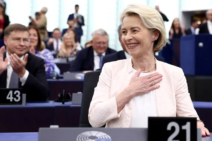 Bà Ursula von der Leyen đắc cử nhiệm kỳ 2 Chủ tịch Ủy ban châu Âu - Ảnh 1. Bà Ursula von der Leyen đắc cử nhiệm kỳ 2 Chủ tịch Ủy ban châu Âu - Ảnh 1.