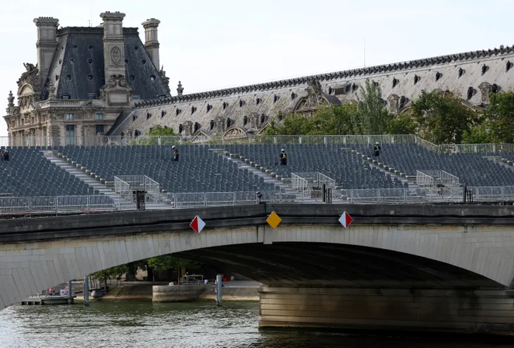 Paris phong tỏa khu vực sông Seine trước lễ khai mạc Olympic Paris 2024 - Ảnh 1. Paris phong tỏa khu vực sông Seine trước lễ khai mạc Olympic Paris 2024 - Ảnh 1.