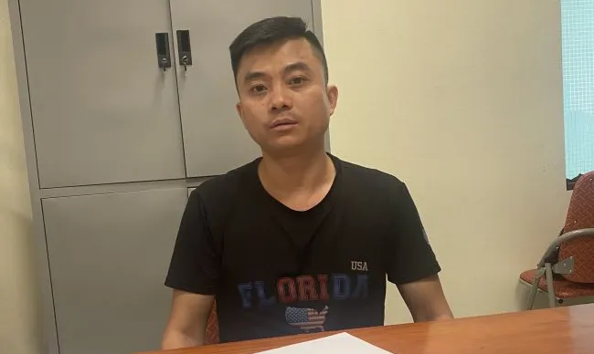 Nam thanh niên hất CSGT Hải Phòng lên nắp capo rồi bỏ chạy - Ảnh 1. Nam thanh niên hất CSGT Hải Phòng lên nắp capo rồi bỏ chạy - Ảnh 1.