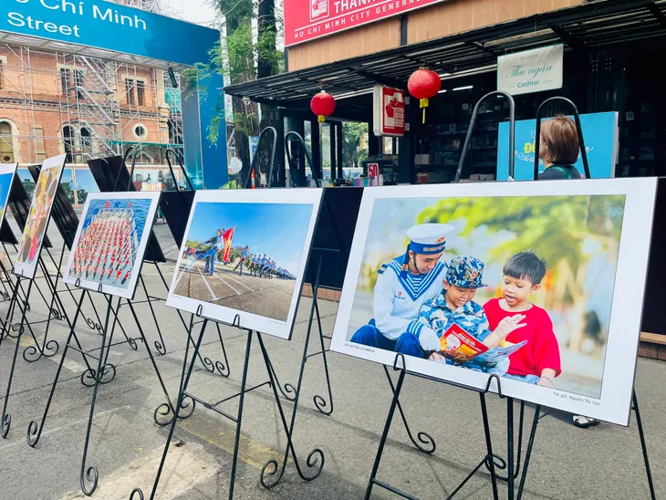 Đường Sách TP Hồ Chí Minh thu gần 29 tỷ đồng trong 6 tháng đầu năm - Ảnh 1. Đường Sách TP Hồ Chí Minh thu gần 29 tỷ đồng trong 6 tháng đầu năm - Ảnh 1.