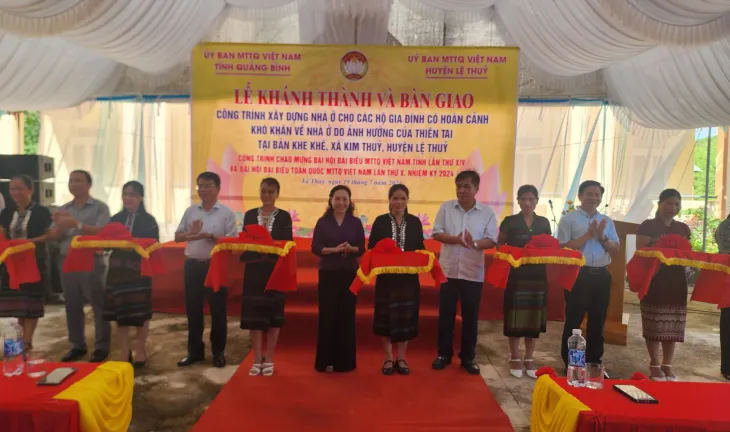 430 nhà Đại đoàn kết được trao tới các hộ dân nghèo tại Quảng Bình - Ảnh 1. 430 nhà Đại đoàn kết được trao tới các hộ dân nghèo tại Quảng Bình - Ảnh 1.