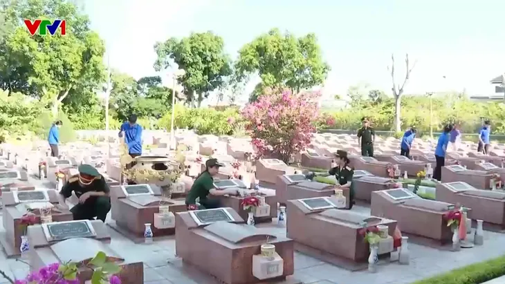 Đoàn thanh niên Nghệ An tôn tạo, làm đẹp nghĩa trang liệt sĩ - Ảnh 1. Đoàn thanh niên Nghệ An tôn tạo, làm đẹp nghĩa trang liệt sĩ - Ảnh 1.