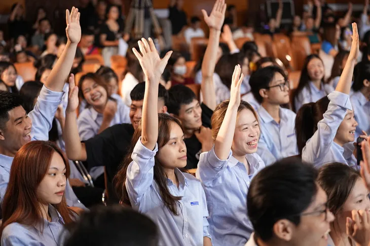 Giải thưởng 1 tỷ đồng của Vũ Trụ Đồng Tiền khiến không khí trường Đại học Mở Hà Nội nóng hơn bao giờ hết - Ảnh 1. Giải thưởng 1 tỷ đồng của Vũ Trụ Đồng Tiền khiến không khí trường Đại học Mở Hà Nội nóng hơn bao giờ hết - Ảnh 1.